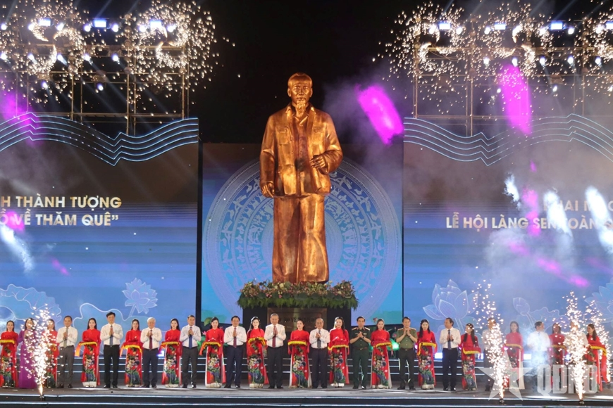 Tổng Bí thư Tô Lâm dự khai mạc Lễ hội Làng Sen năm 2025 và khánh thành Tượng “Bác Hồ về thăm quê”